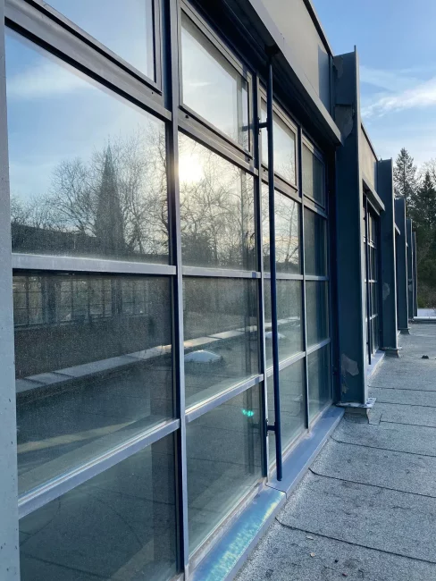 Streifenfreie Fensterreinigung in Beeskow nach professioneller Reinigung durch Gebäudereinigung Höppner